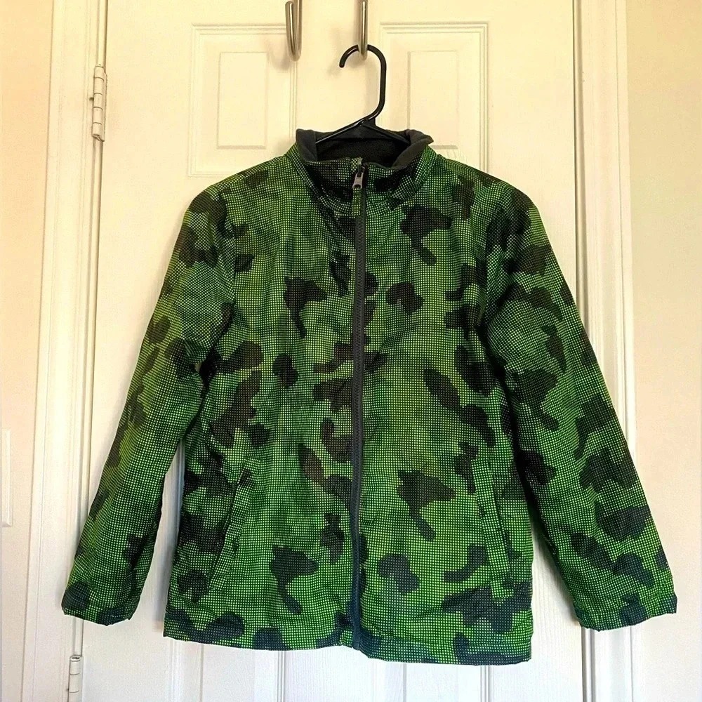 SWISS TECH Boy's Size 10 Winter Jacket Black Green Zip Fleece Lined Large EUC - Picture 4 of 10